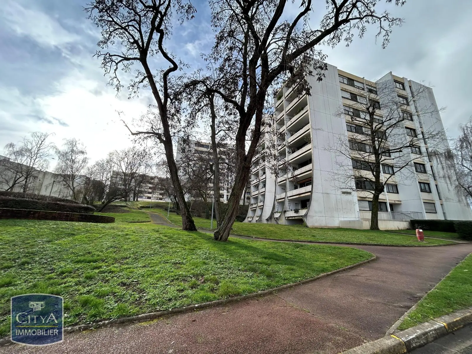 Photo 1 Appartement 1 pièce 37.79m²