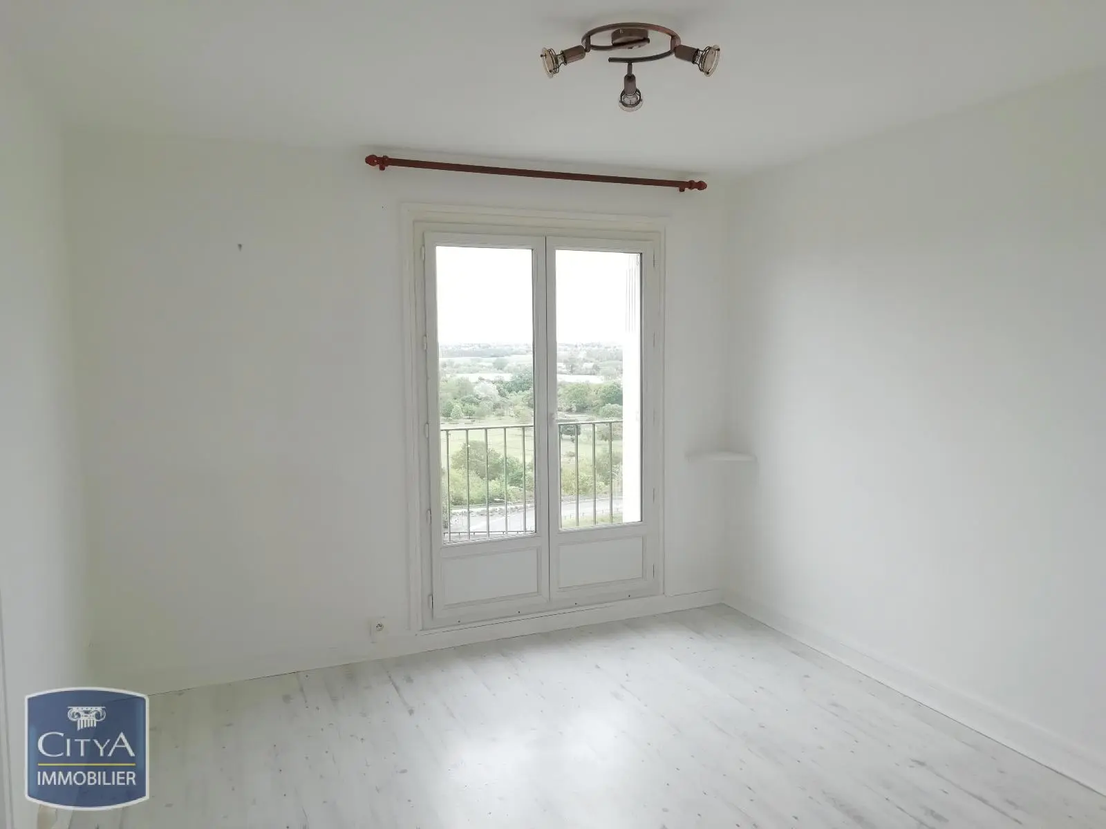 Photo 1 Appartement 1 pièce 23.71m²