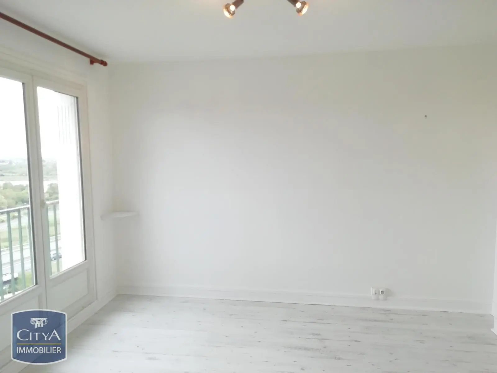 Photo 2 Appartement 1 pièce 23.71m²