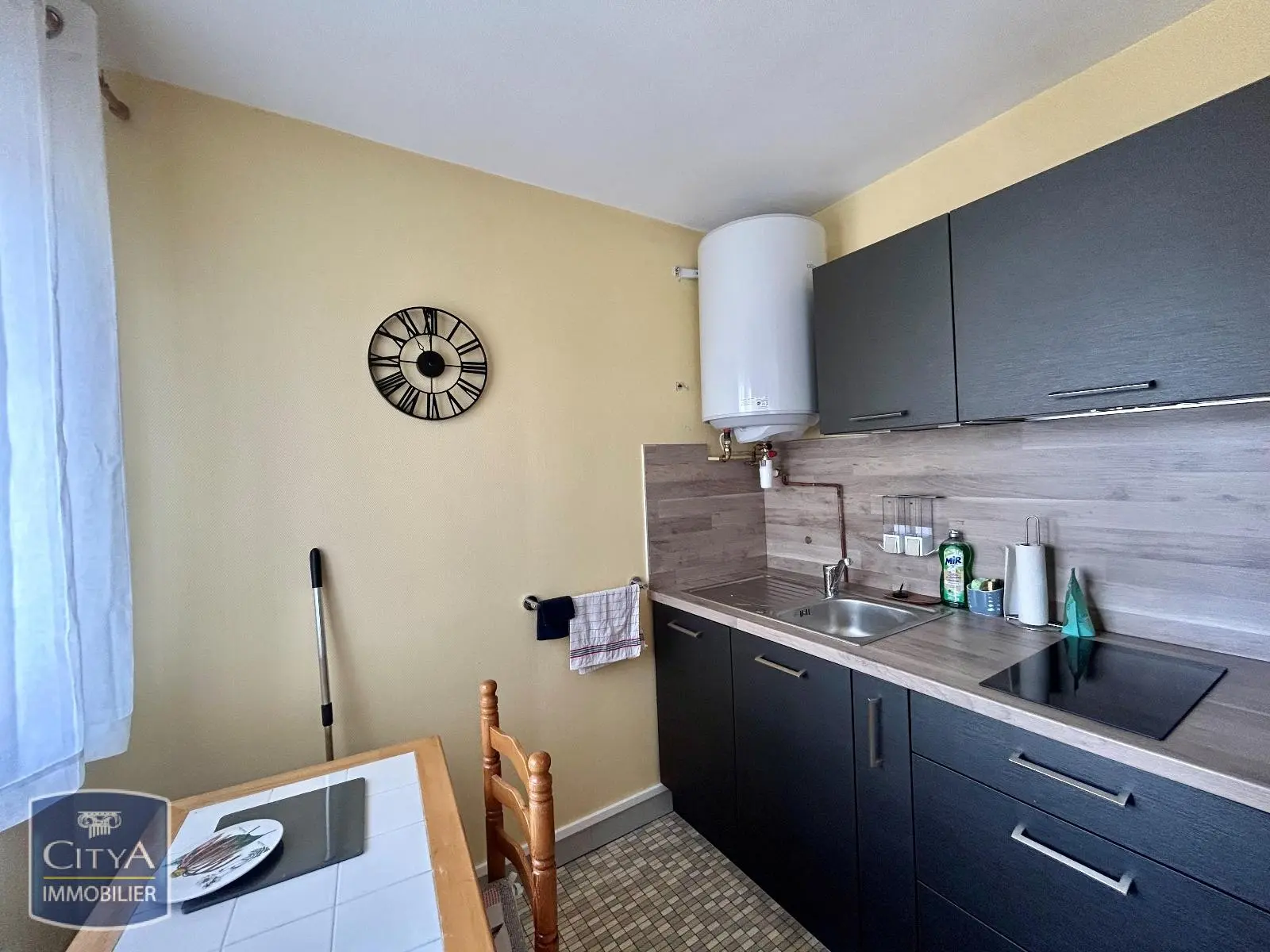 Photo 1 Appartement 1 pièce 22.81m²
