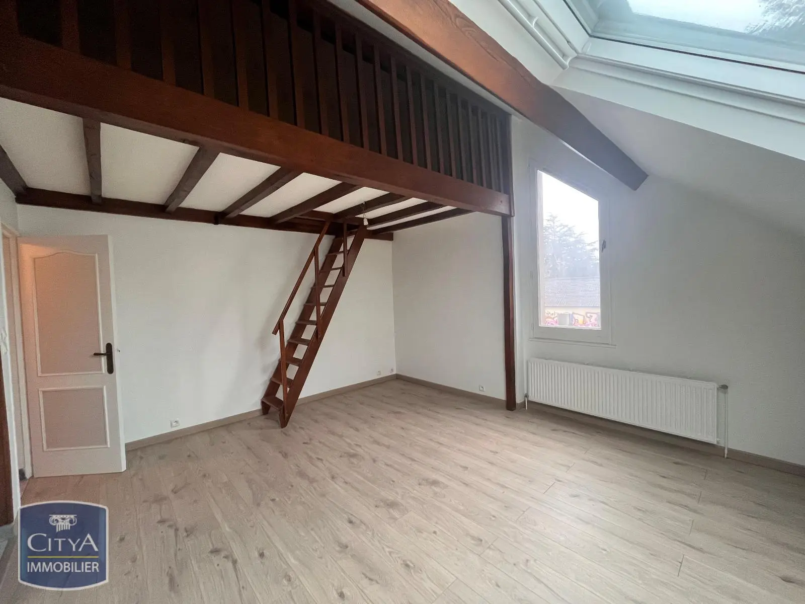 Photo 1 Appartement 1 pièce 34m²