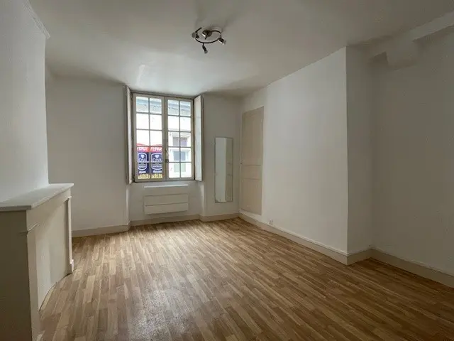 Photo 1 Appartement 1 pièce 33m²