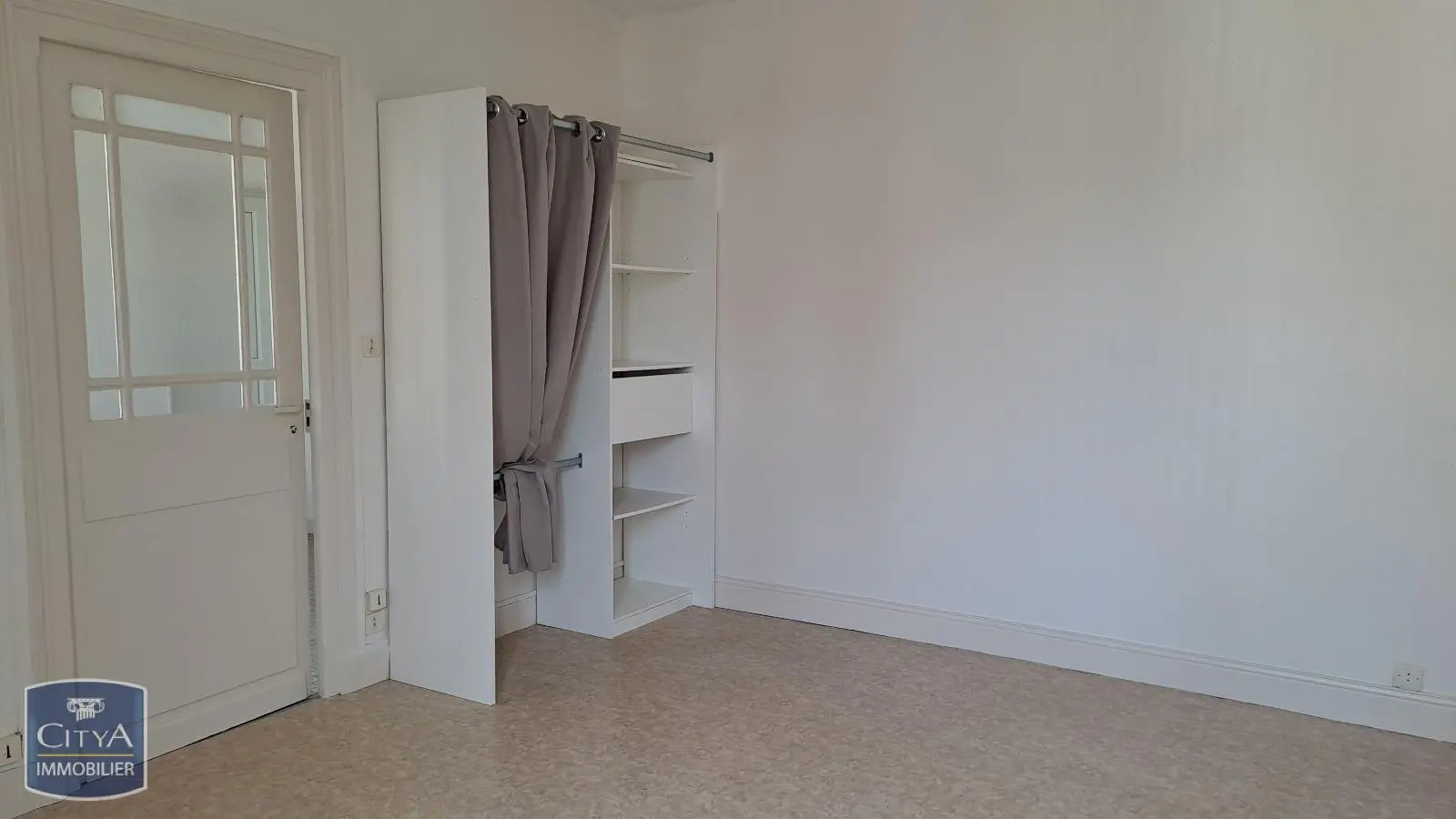 Photo 2 Appartement 1 pièce 27.71m²