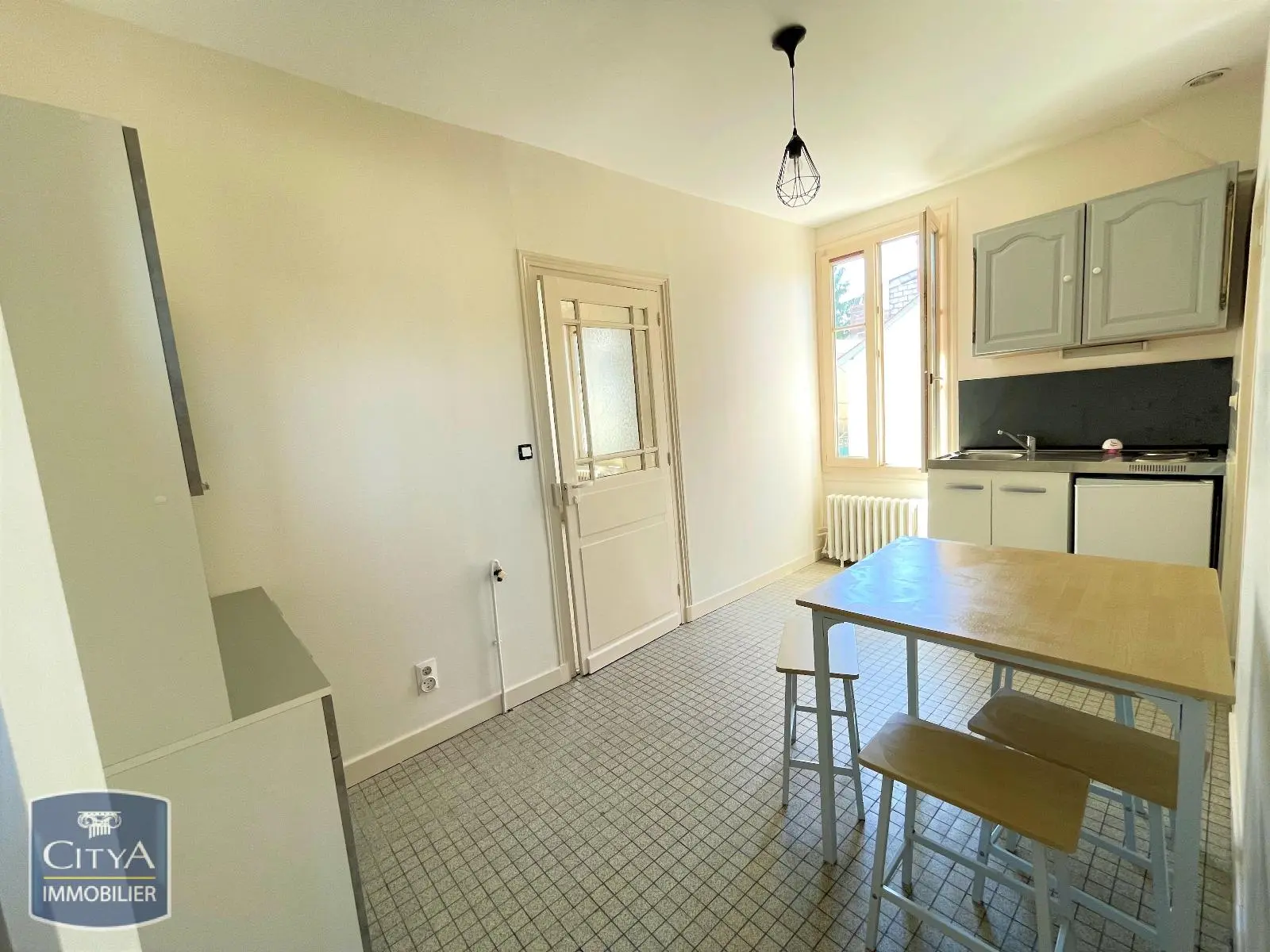Photo 1 Appartement 1 pièce 27.71m²