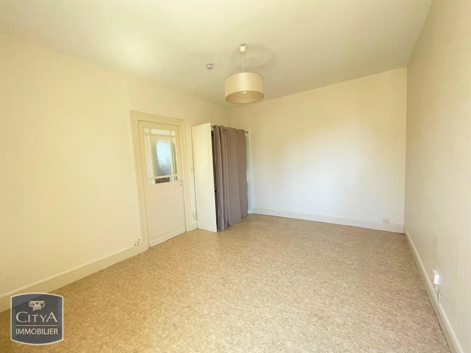 Photo 2 Appartement 1 pièce 27.71m²