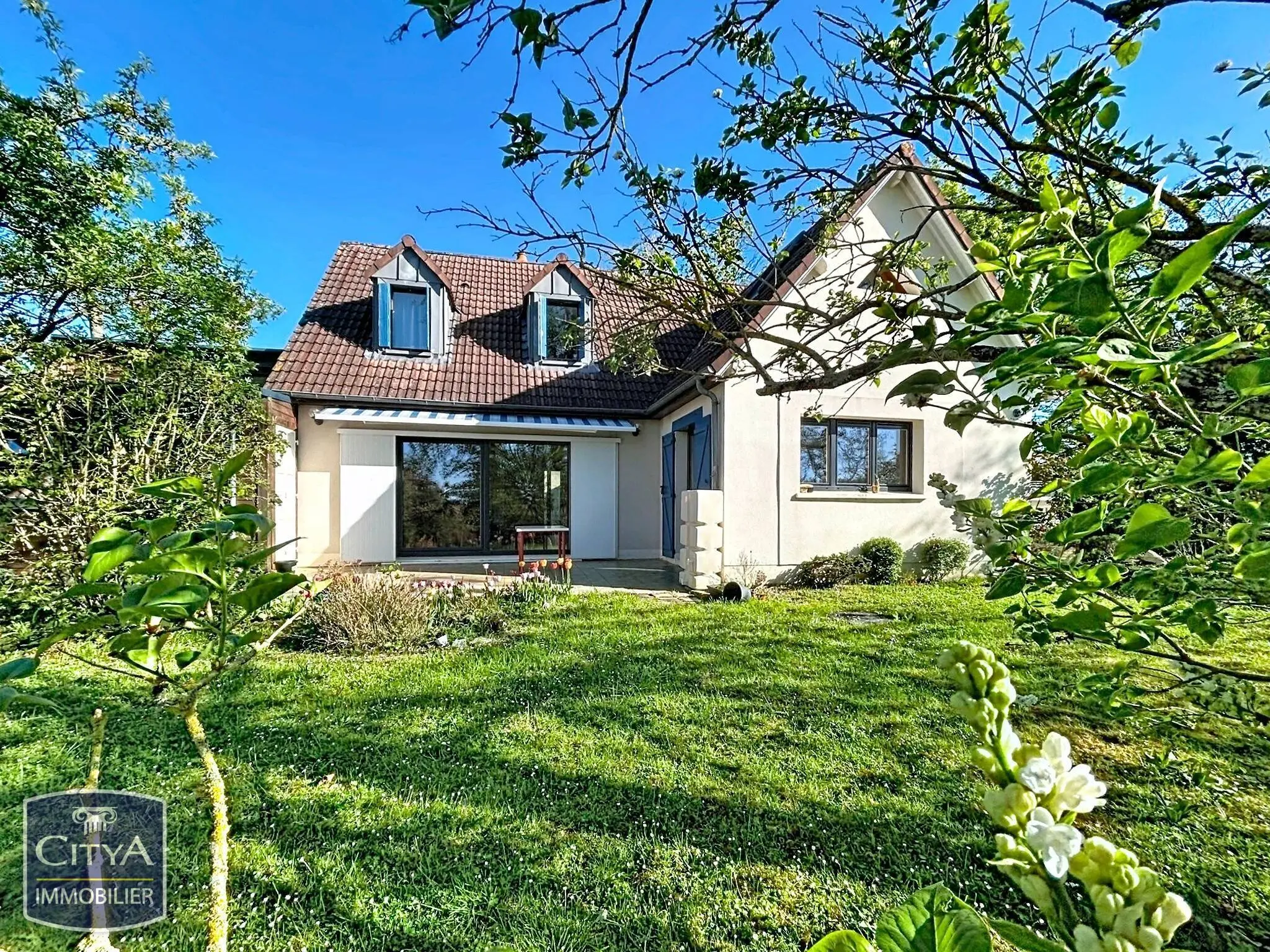 Photo 1 Maison 5 pièces 200m²