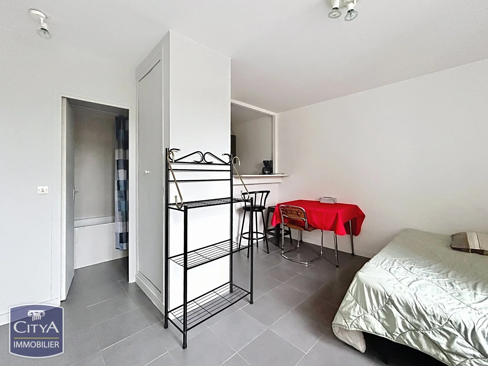 Photo 1 Appartement 1 pièce 25m²