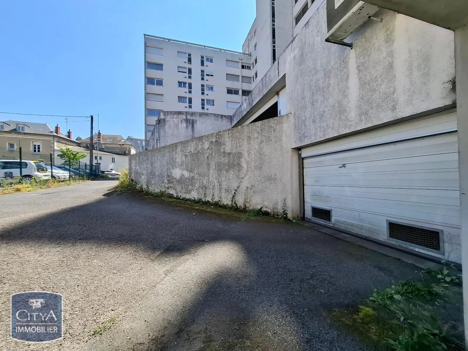 Photo 2 Parking
