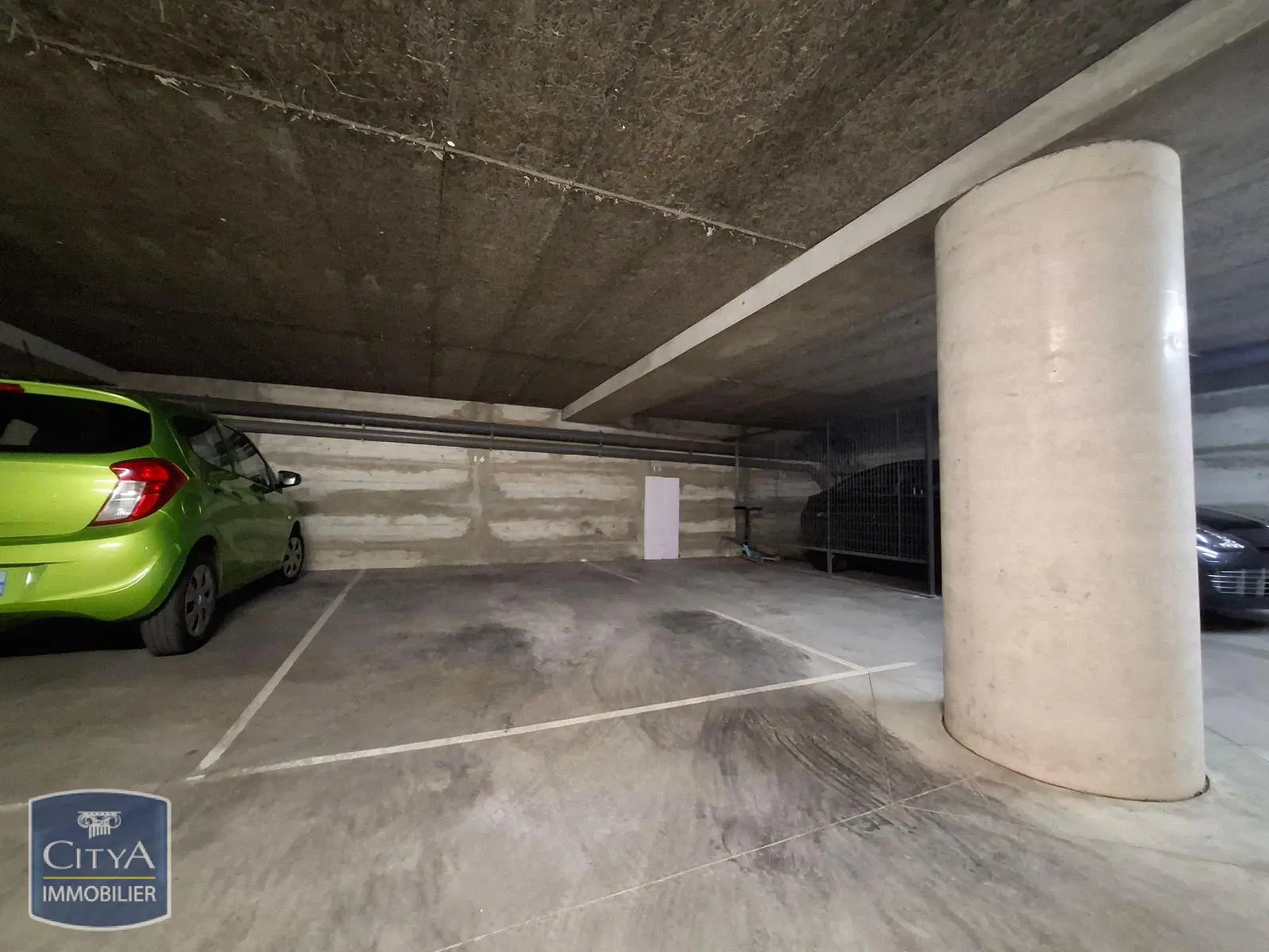 Photo 3 Parking