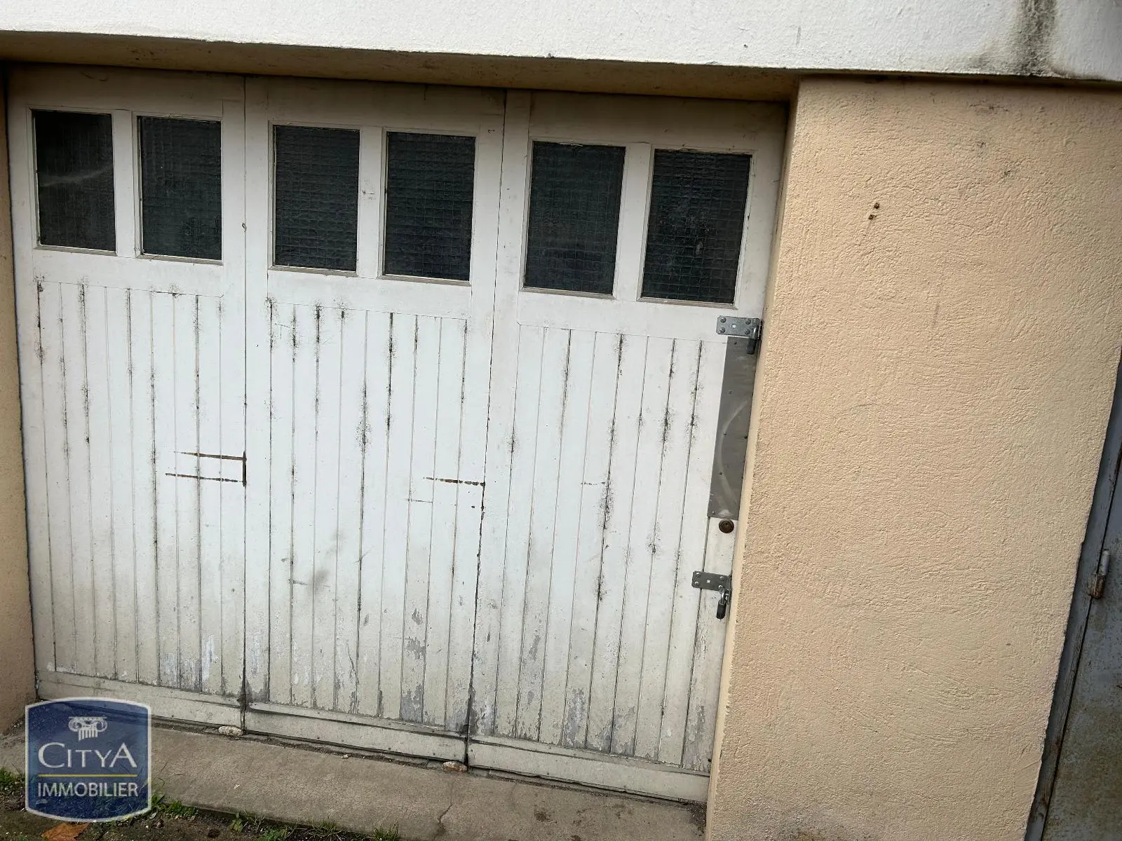 Photo 1 Parking