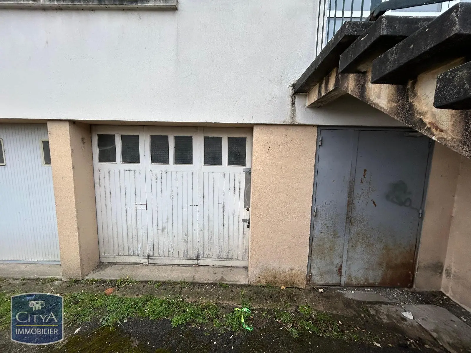 Photo 2 Parking