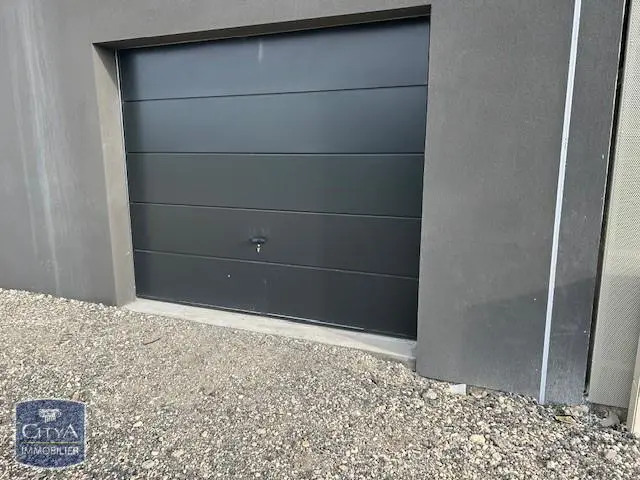 Photo 1 Parking