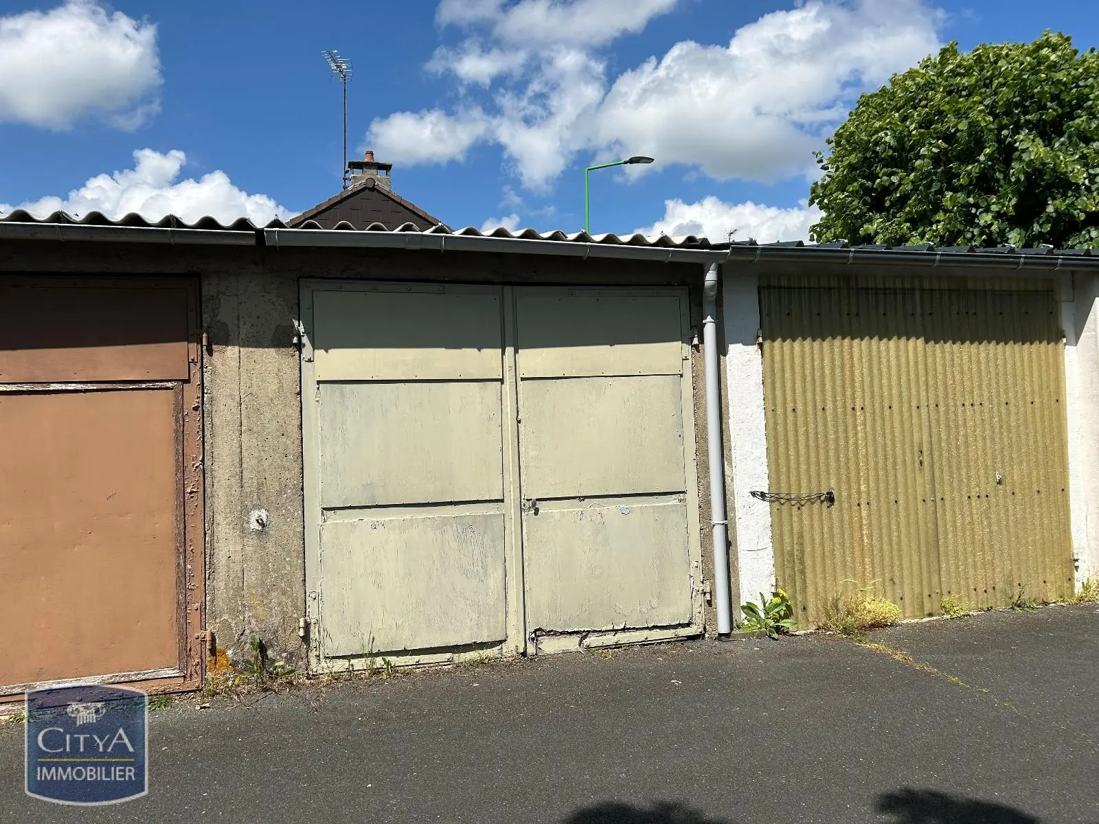 Photo 1 Parking