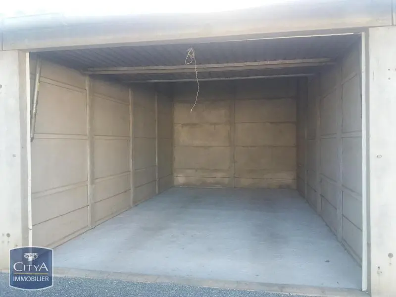 Photo 2 Parking