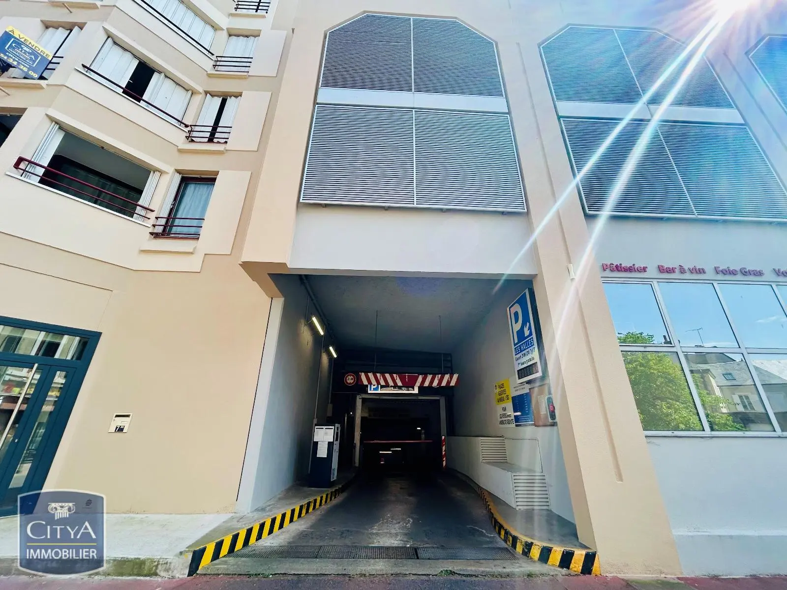 Photo 1 Parking