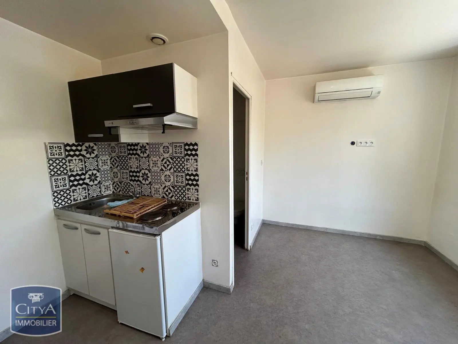 Photo 1 Appartement 1 pièce 14.61m²