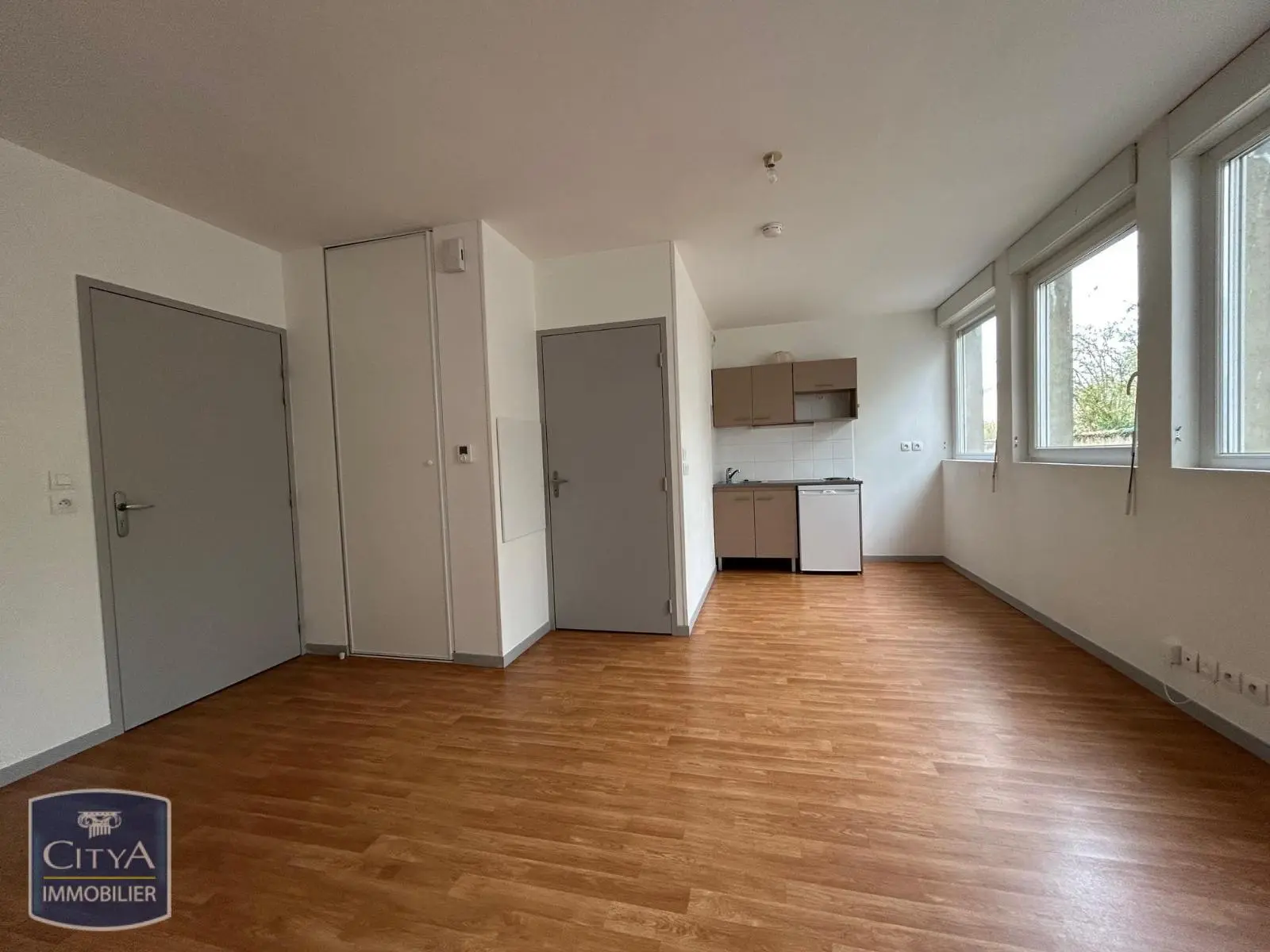 Photo 2 Appartement 1 pièce 27.69m²