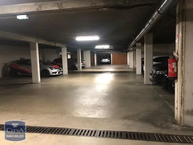 Photo 1 Parking