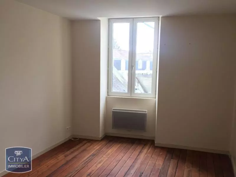 appartement le blanc centre ville chambre bureau tomette parquet