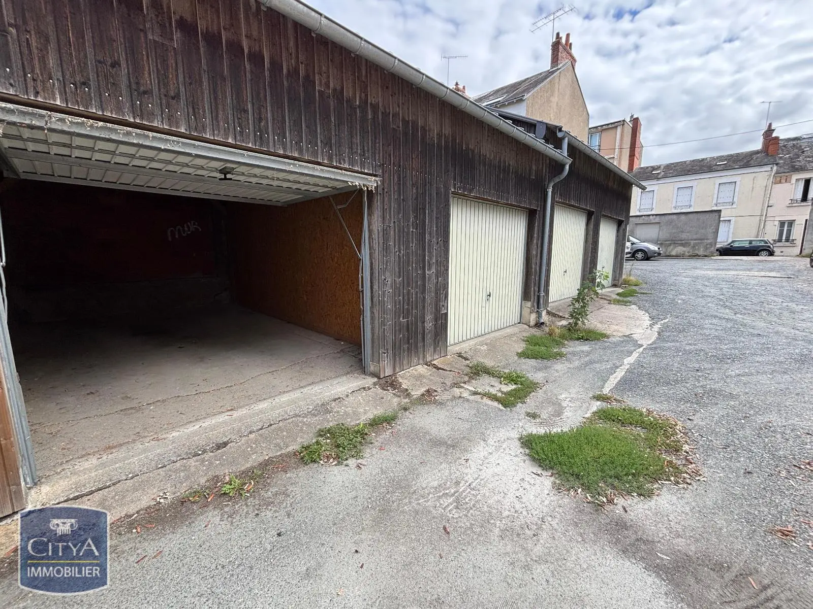 Photo 1 Parking
