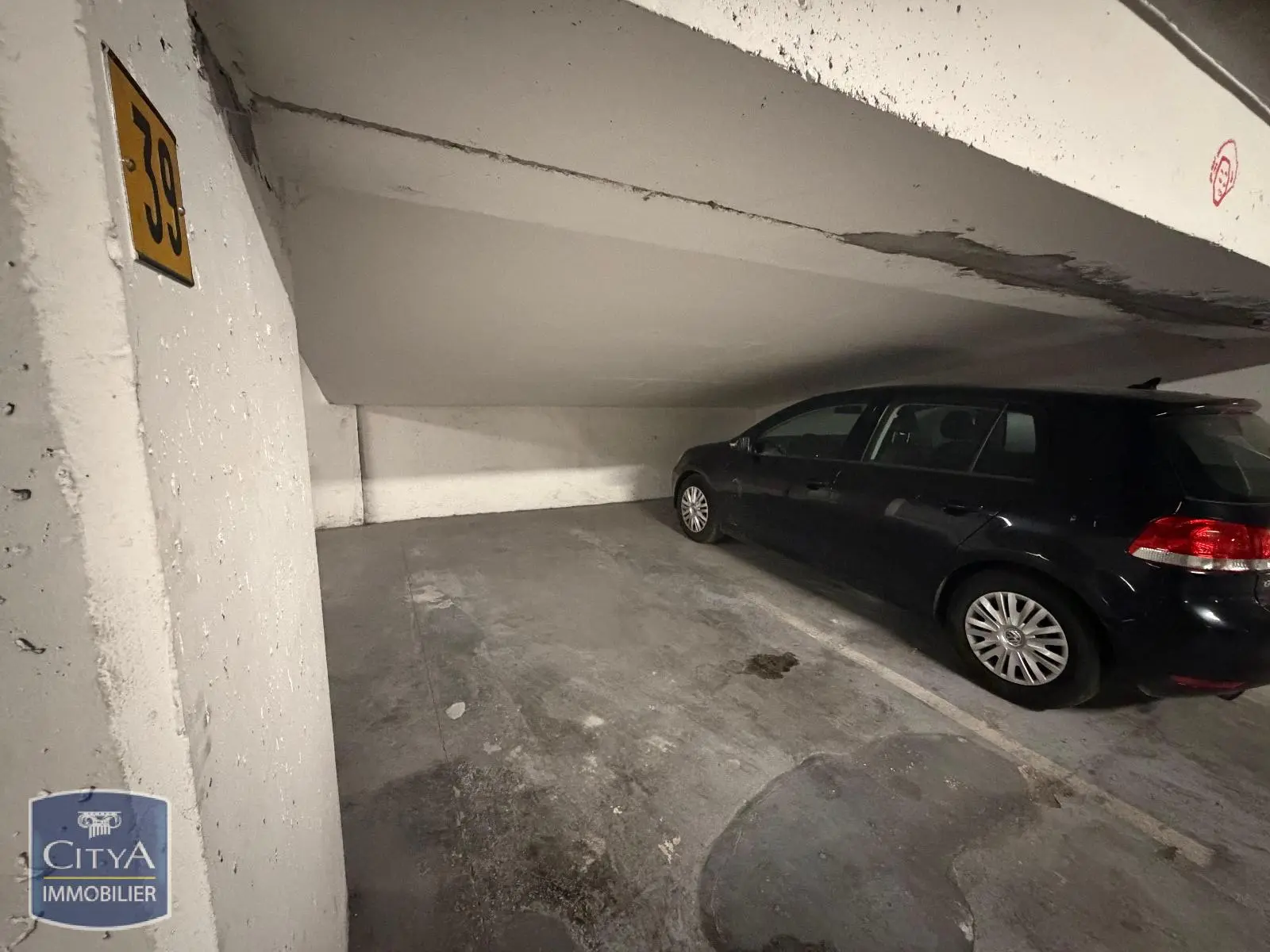 Photo 3 Parking
