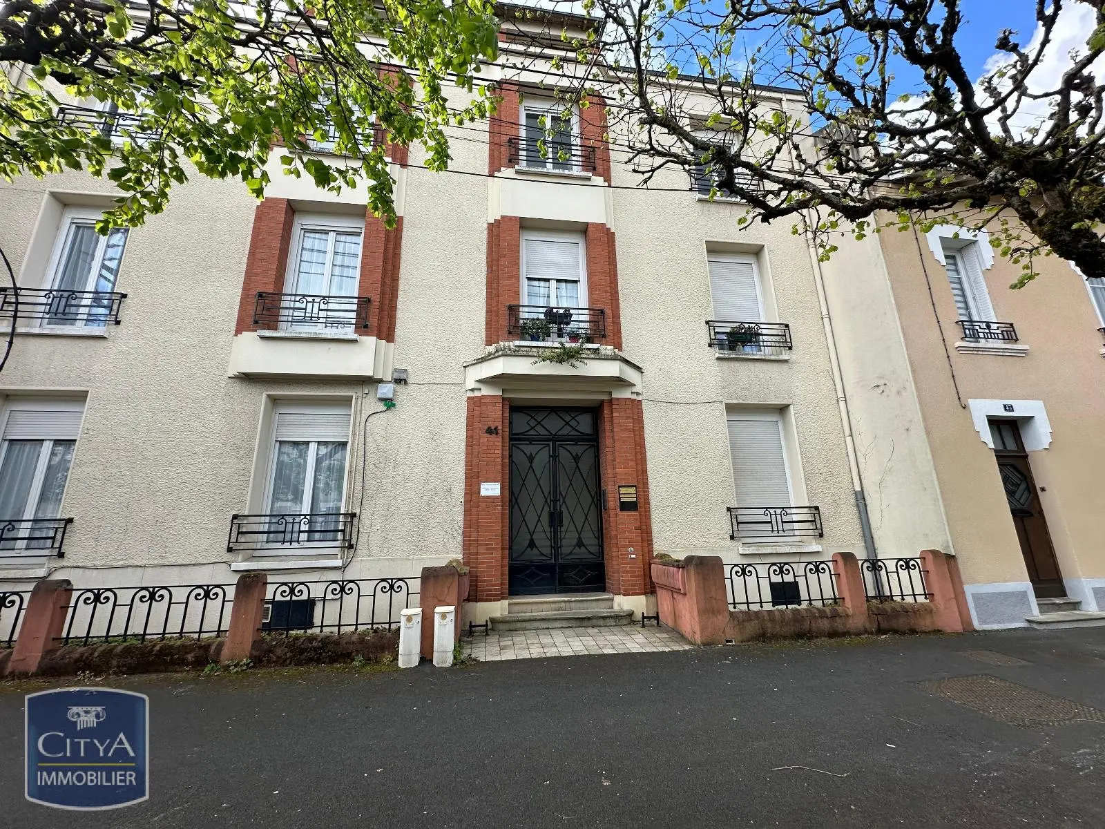 Photo 1 Appartement 1 pièce 27.2m²