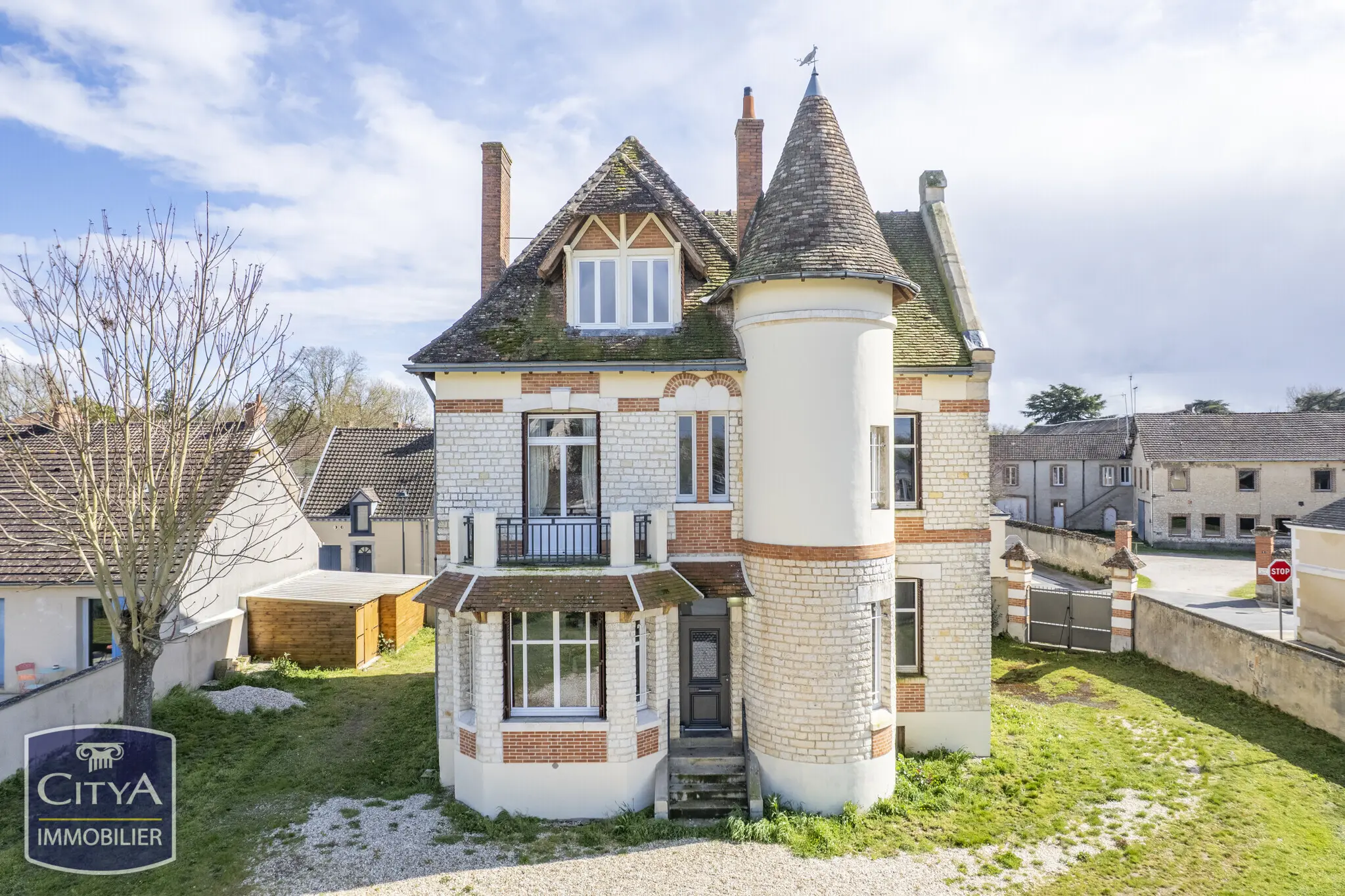 Photo 1 Maison 7 pièces 180m²