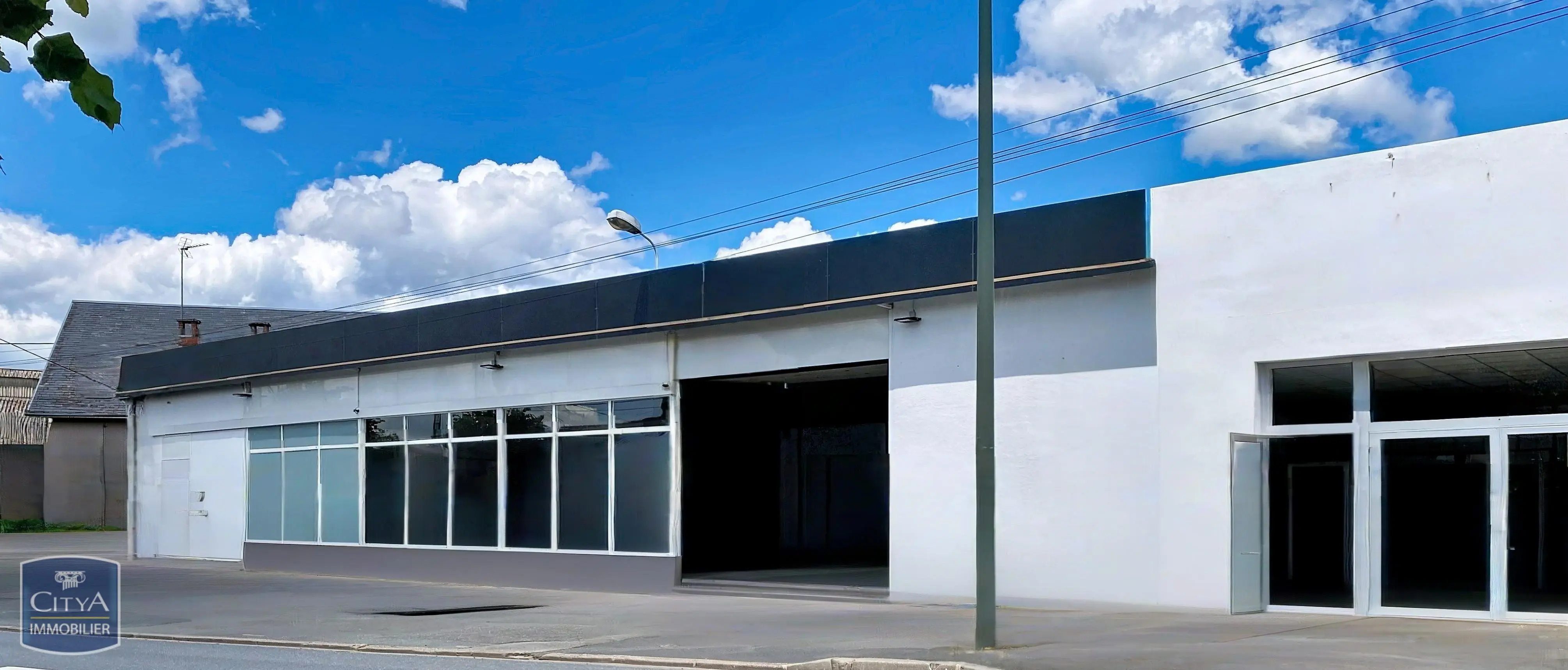 Photo 3 Local Commercial 645m²