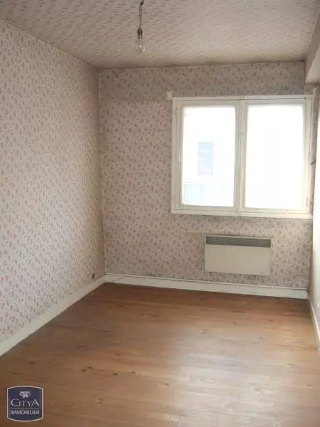 A vendre petite maison de ville à rénover à Le Blanc, chambre