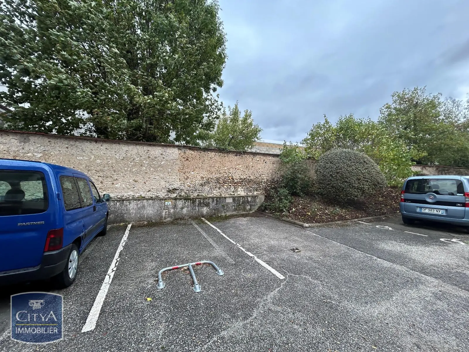 Photo 1 Parking