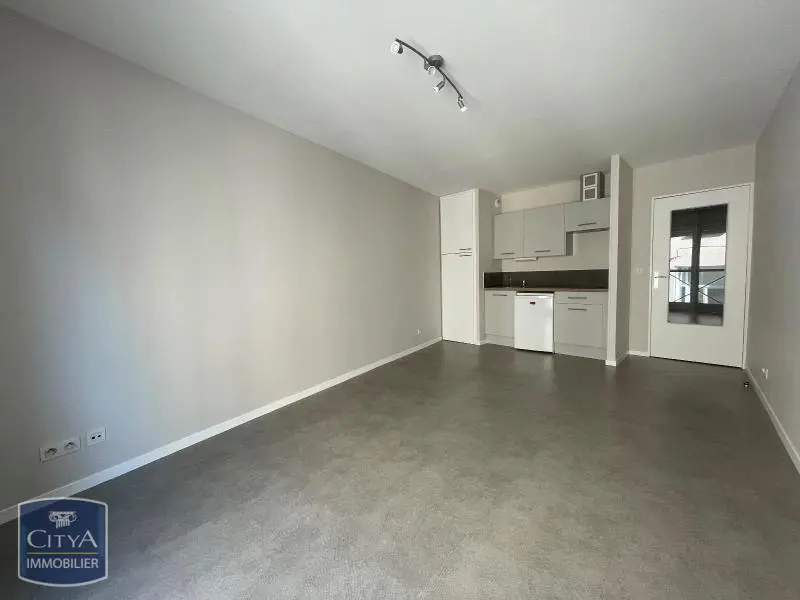 Photo 1 Appartement 1 pièce 32.47m²