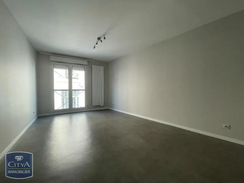 Photo 2 Appartement 1 pièce 32.47m²