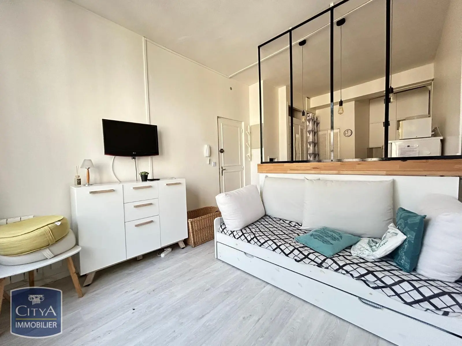Photo 1 Appartement 1 pièce 22.87m²