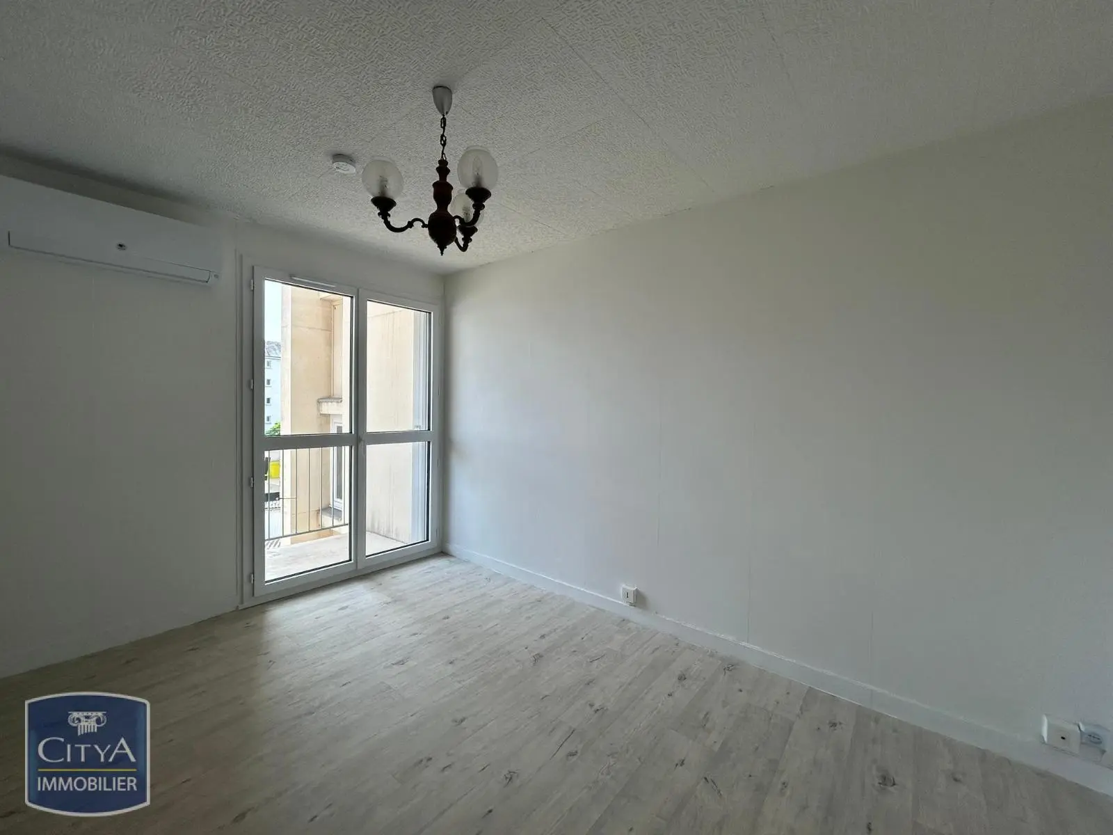 Photo 2 Appartement 1 pièce 23.53m²