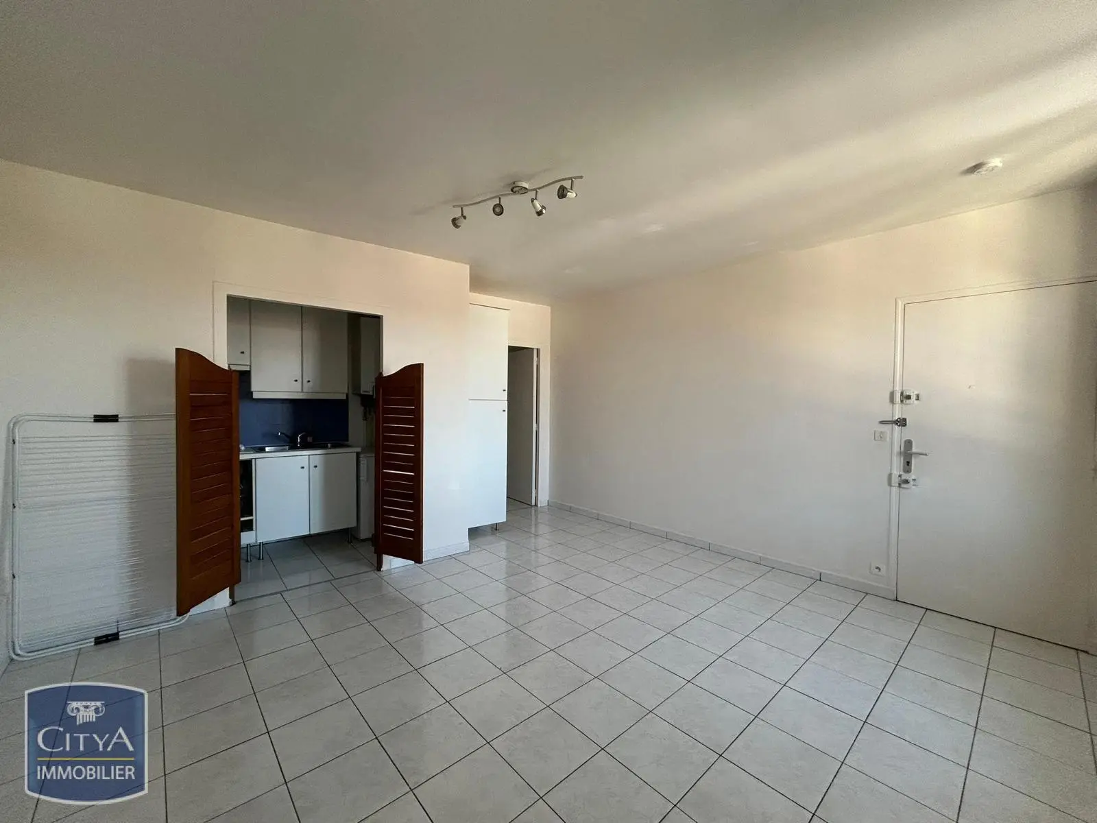 Photo 2 Appartement 1 pièce 30.97m²