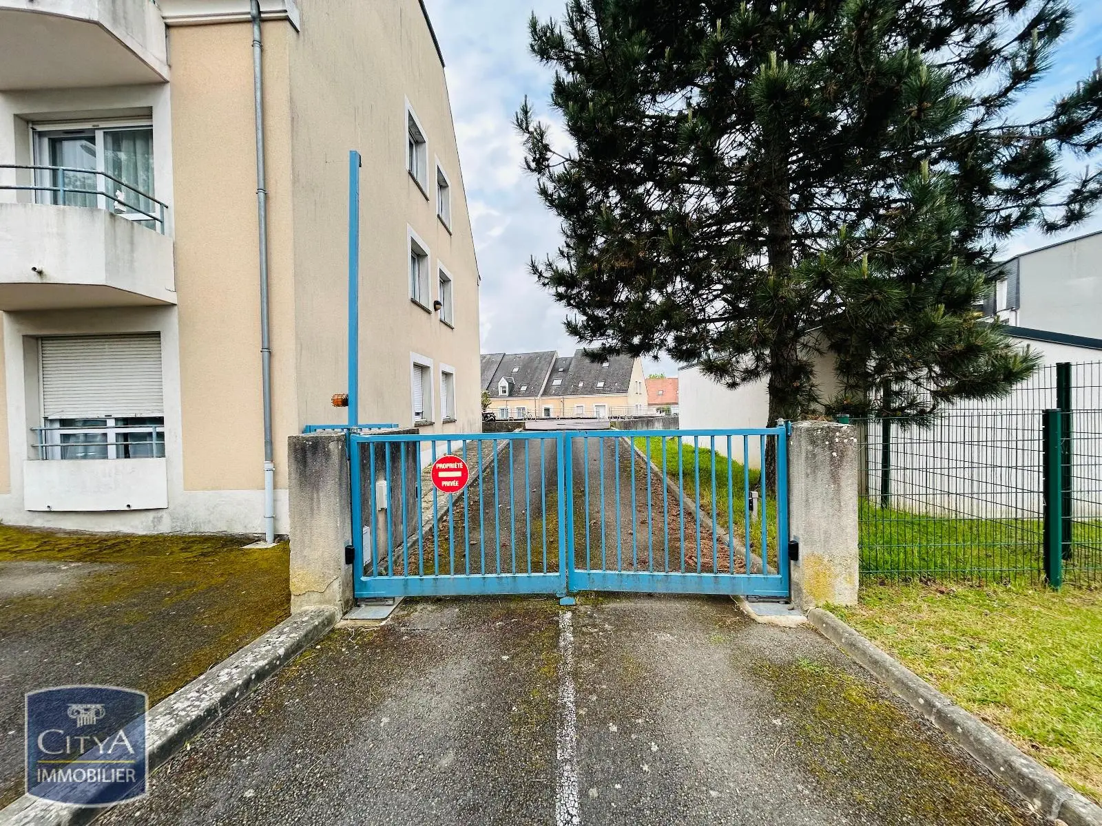 Photo 1 Parking