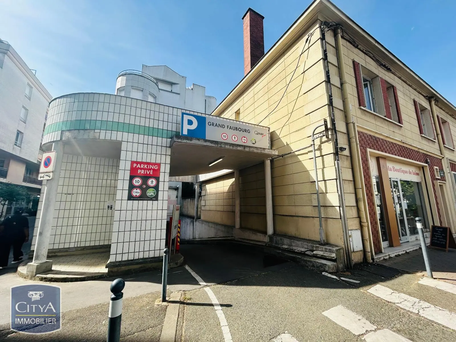 Photo 1 Parking