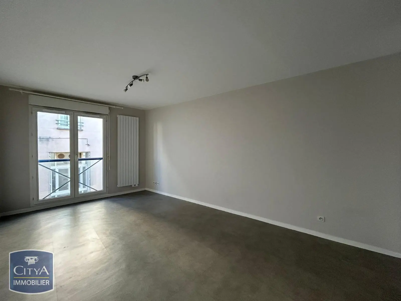 Photo 3 Appartement 1 pièce 32.47m²