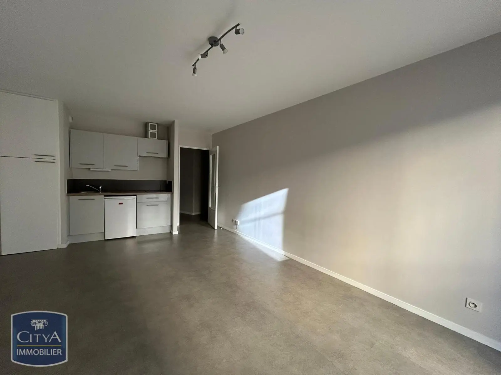 Photo 2 Appartement 1 pièce 32.47m²