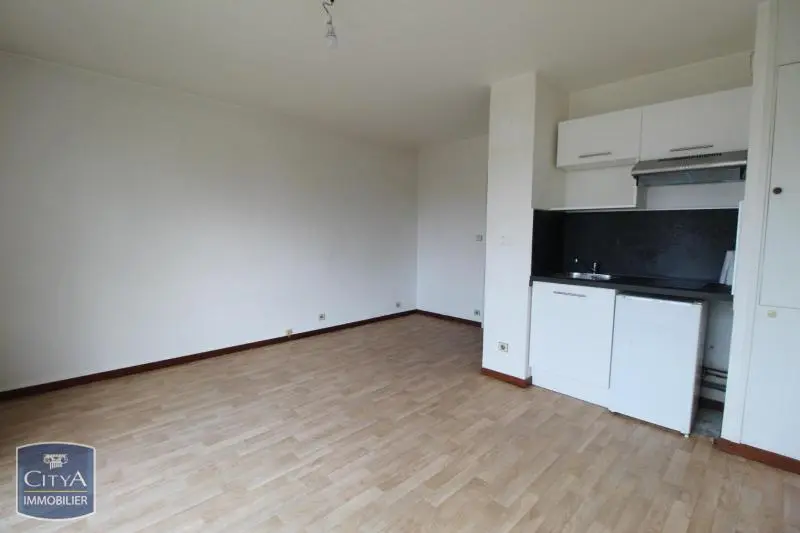 Photo 1 Appartement 1 pièce 23.78m²