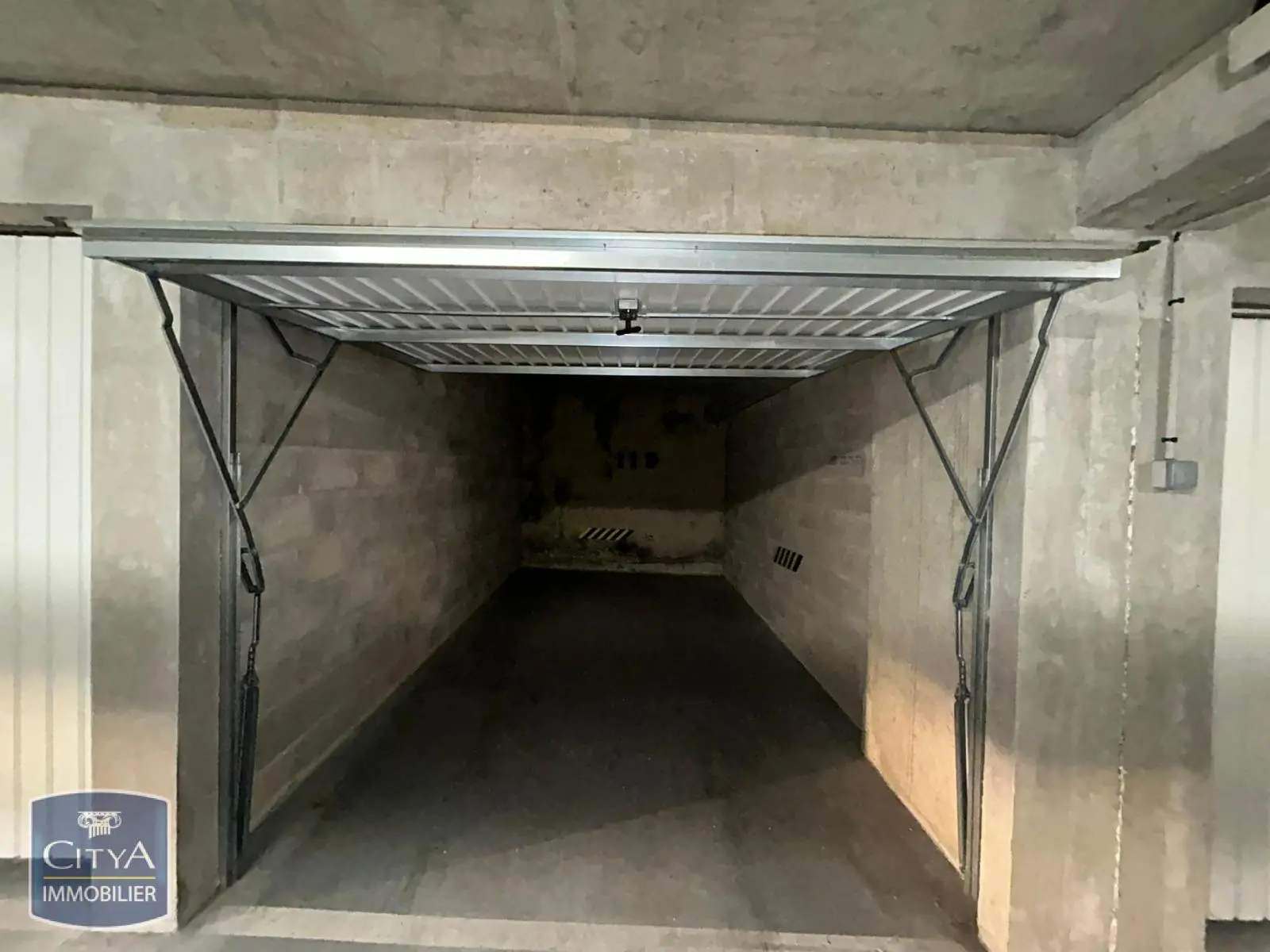 Photo 1 Parking 15m²
