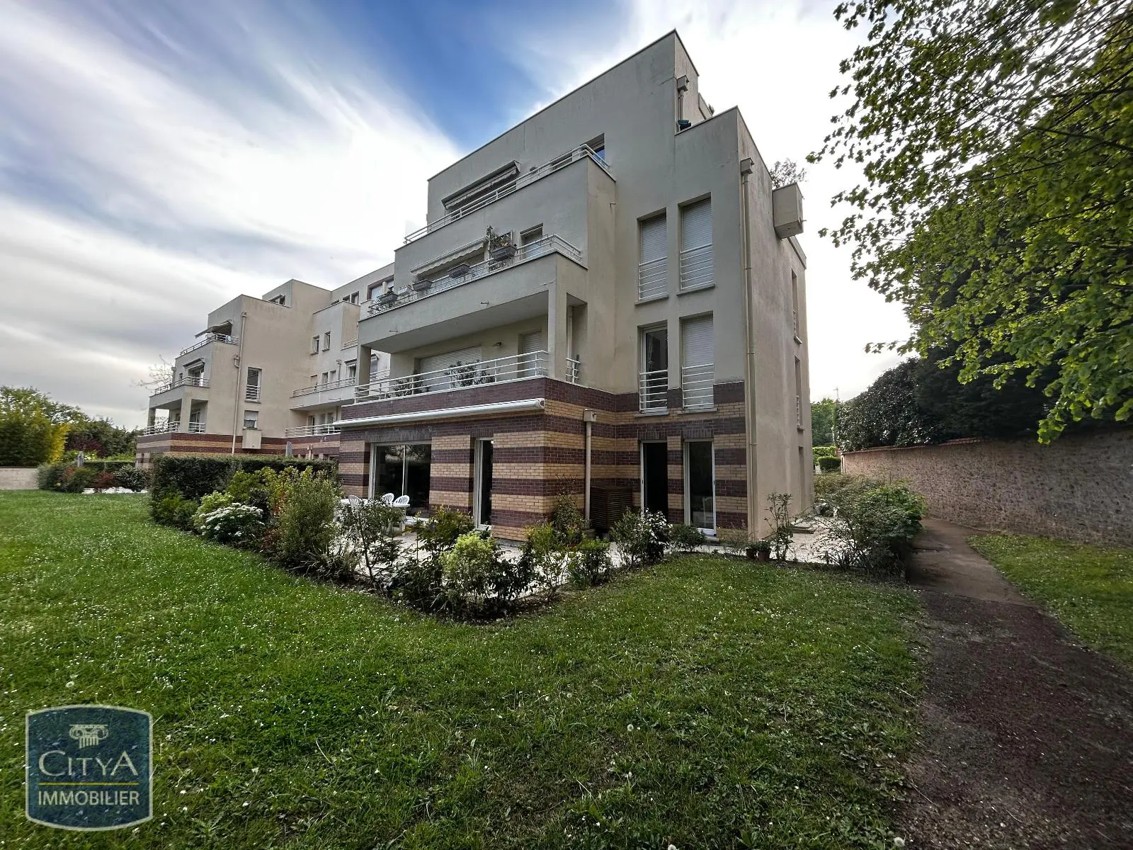 Photo 1 Appartement 1 pièce 33.32m²