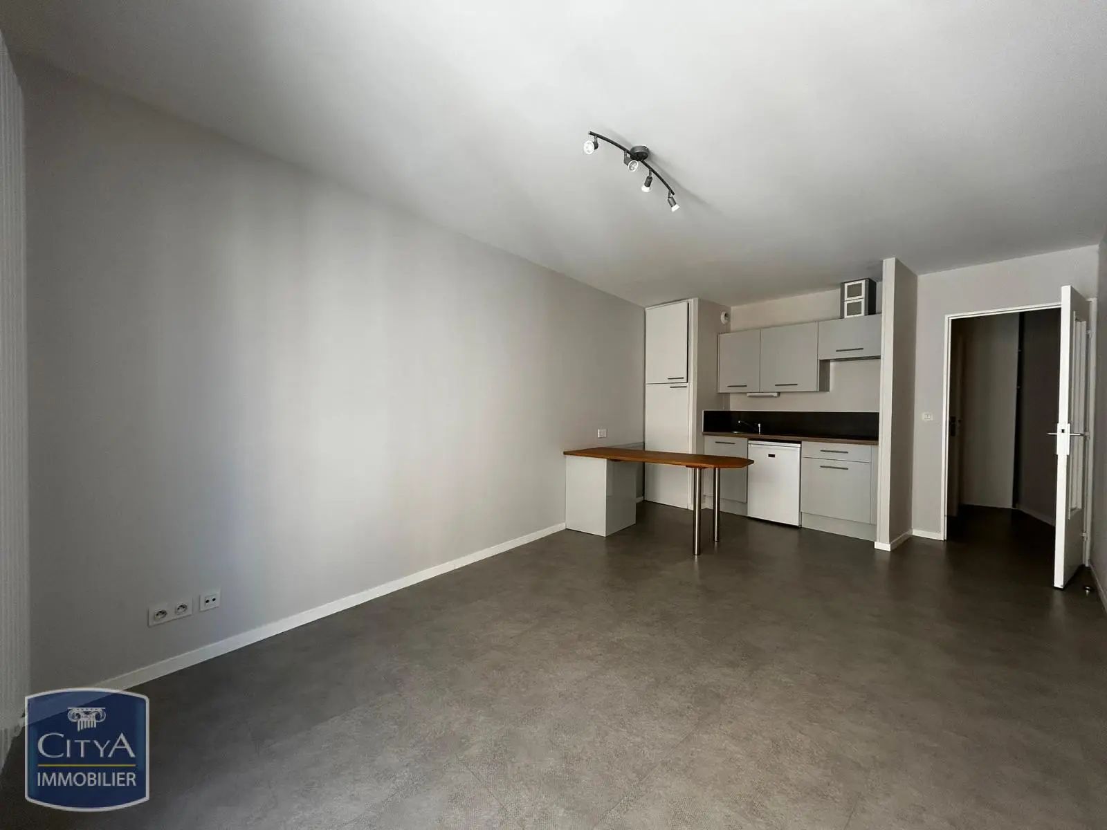 Photo 1 Appartement 1 pièce 32.47m²