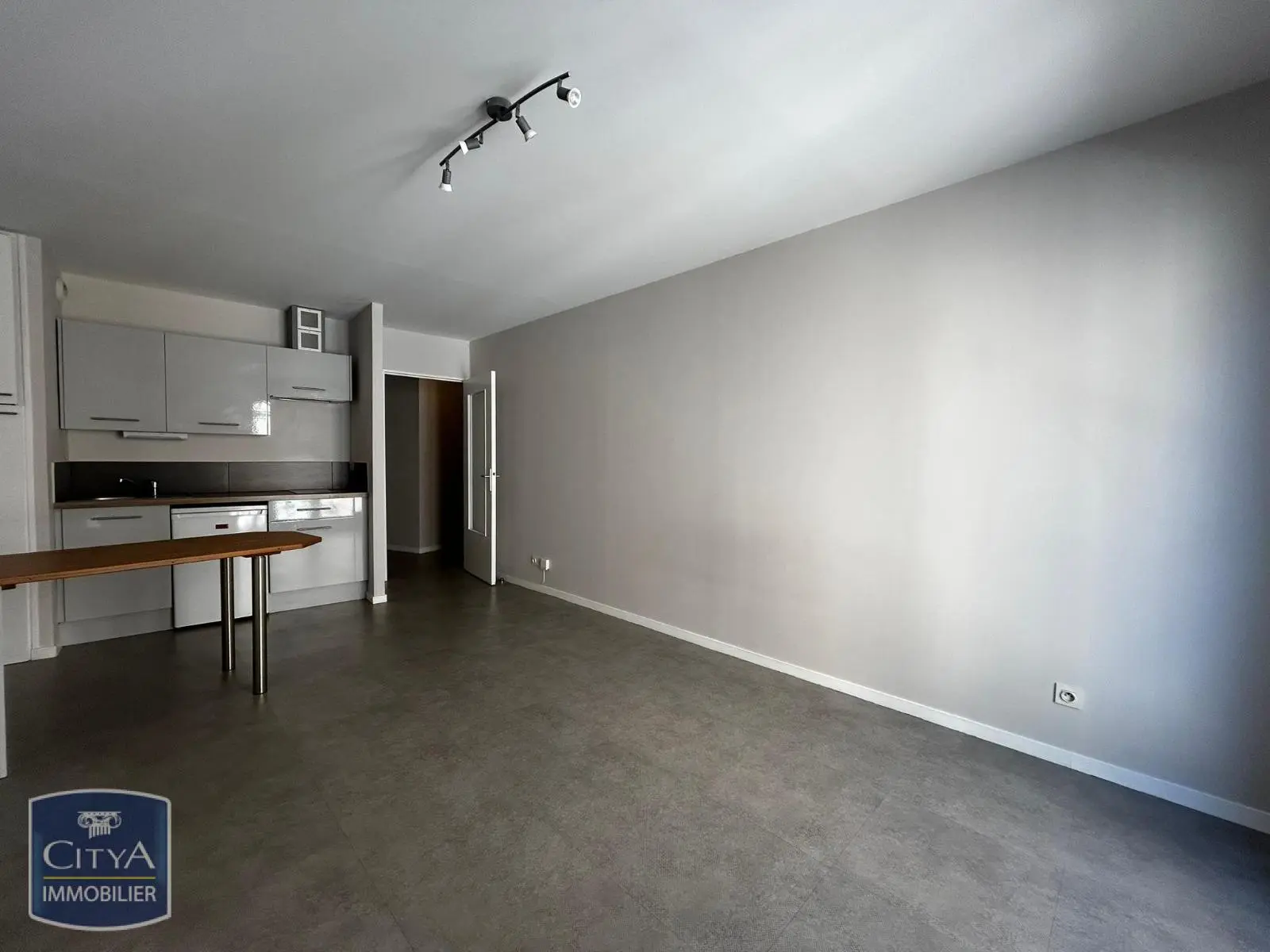 Photo 2 Appartement 1 pièce 32.47m²