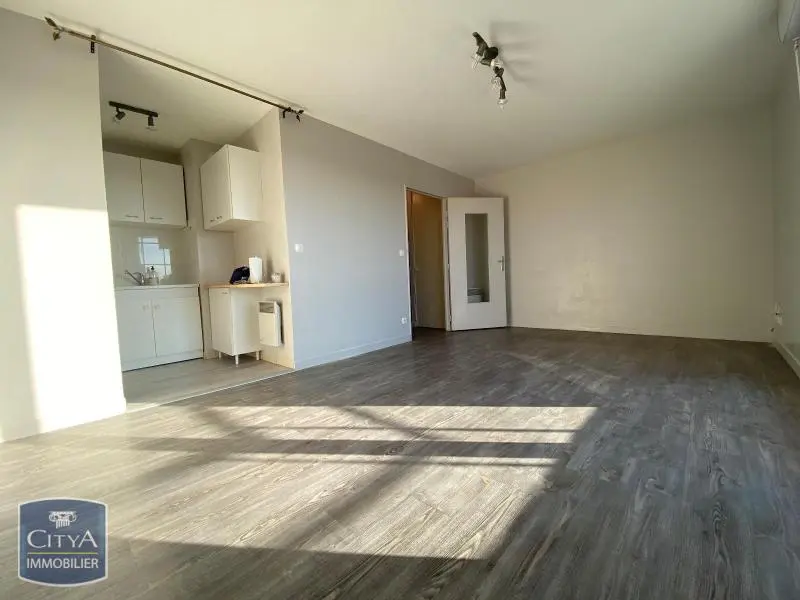 Photo 2 Appartement 1 pièce 28.12m²