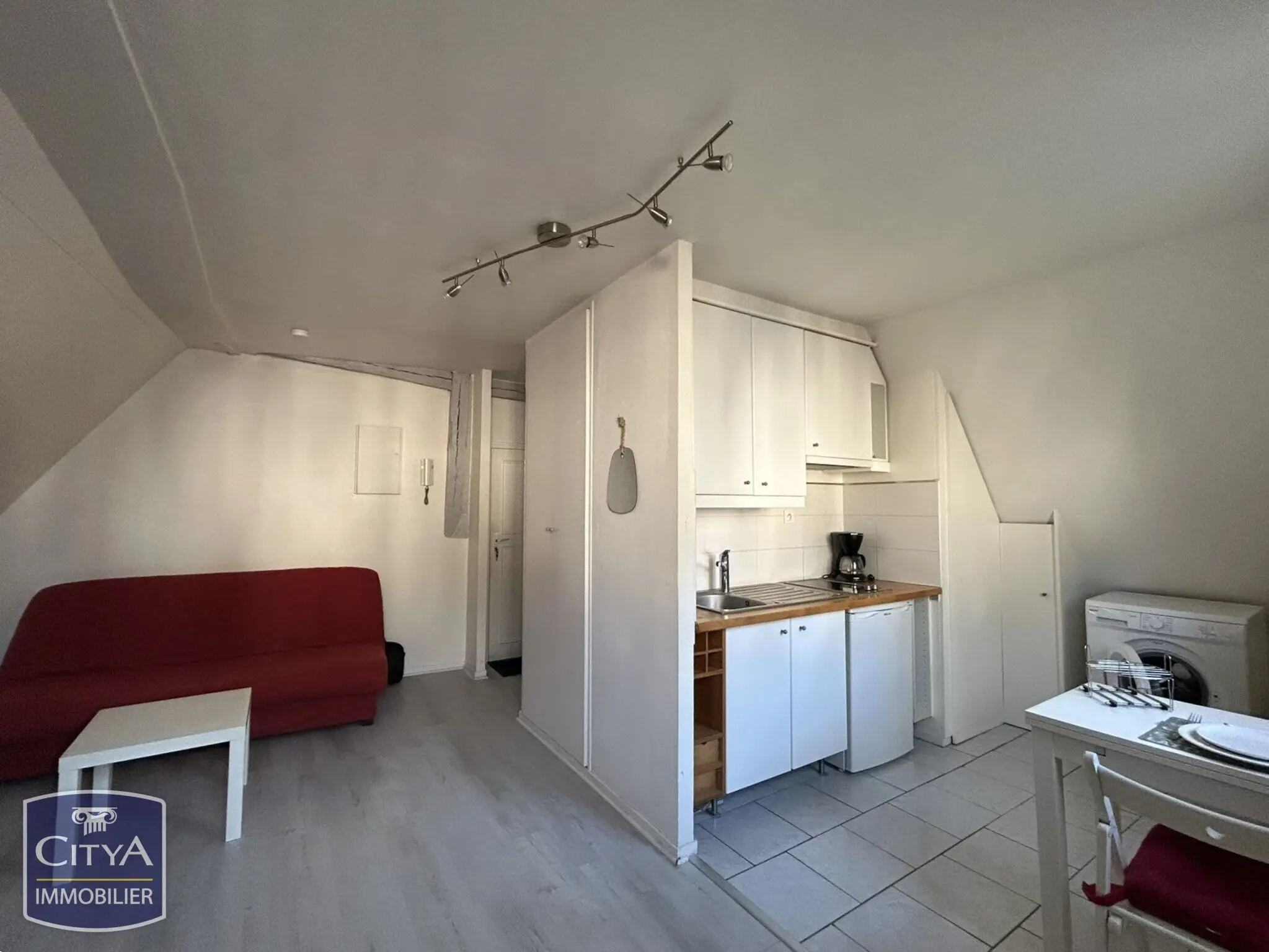 Photo 1 Appartement 1 pièce 21.93m²