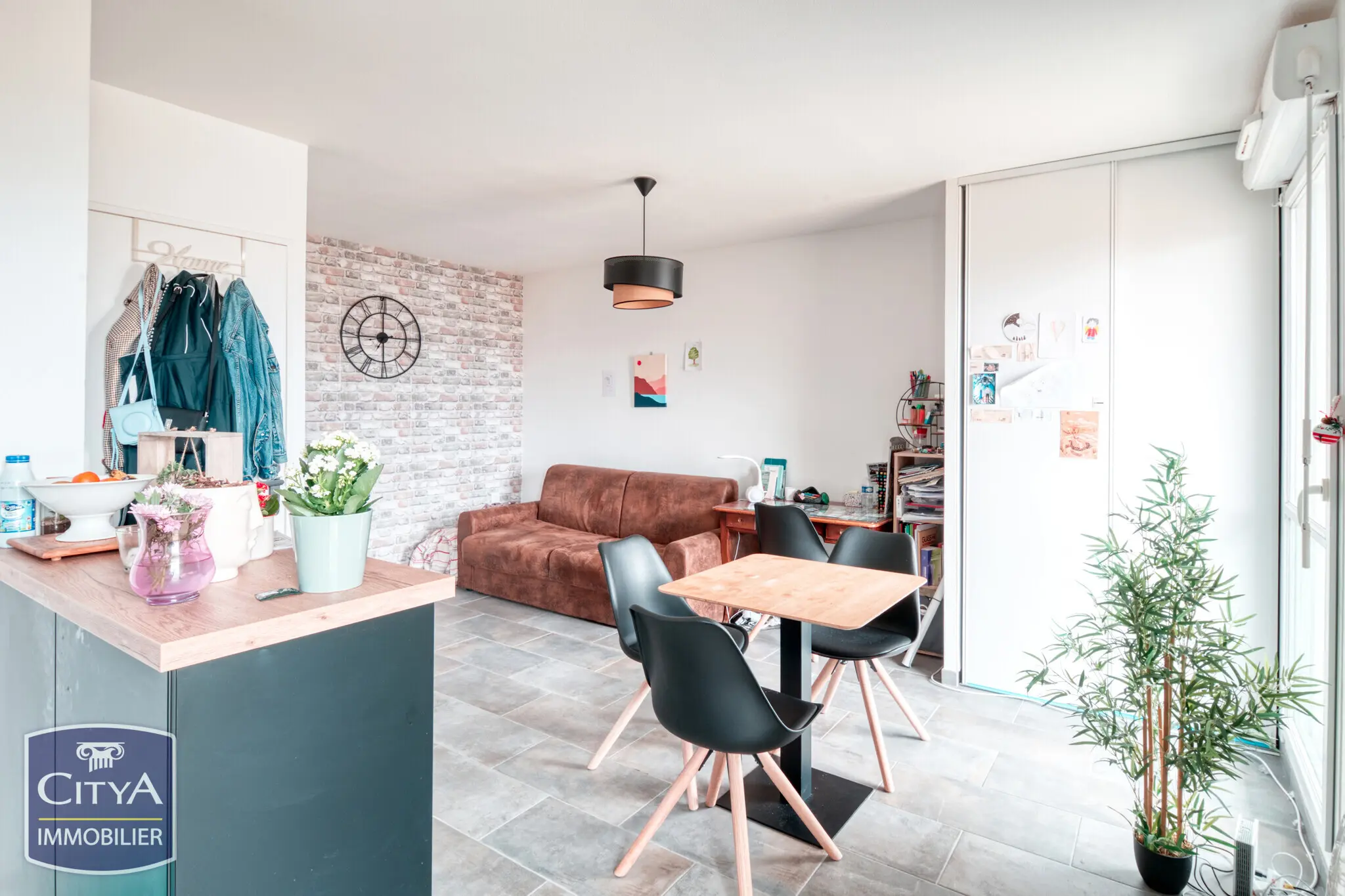 Photo 2 Appartement 1 pièce 24.56m²