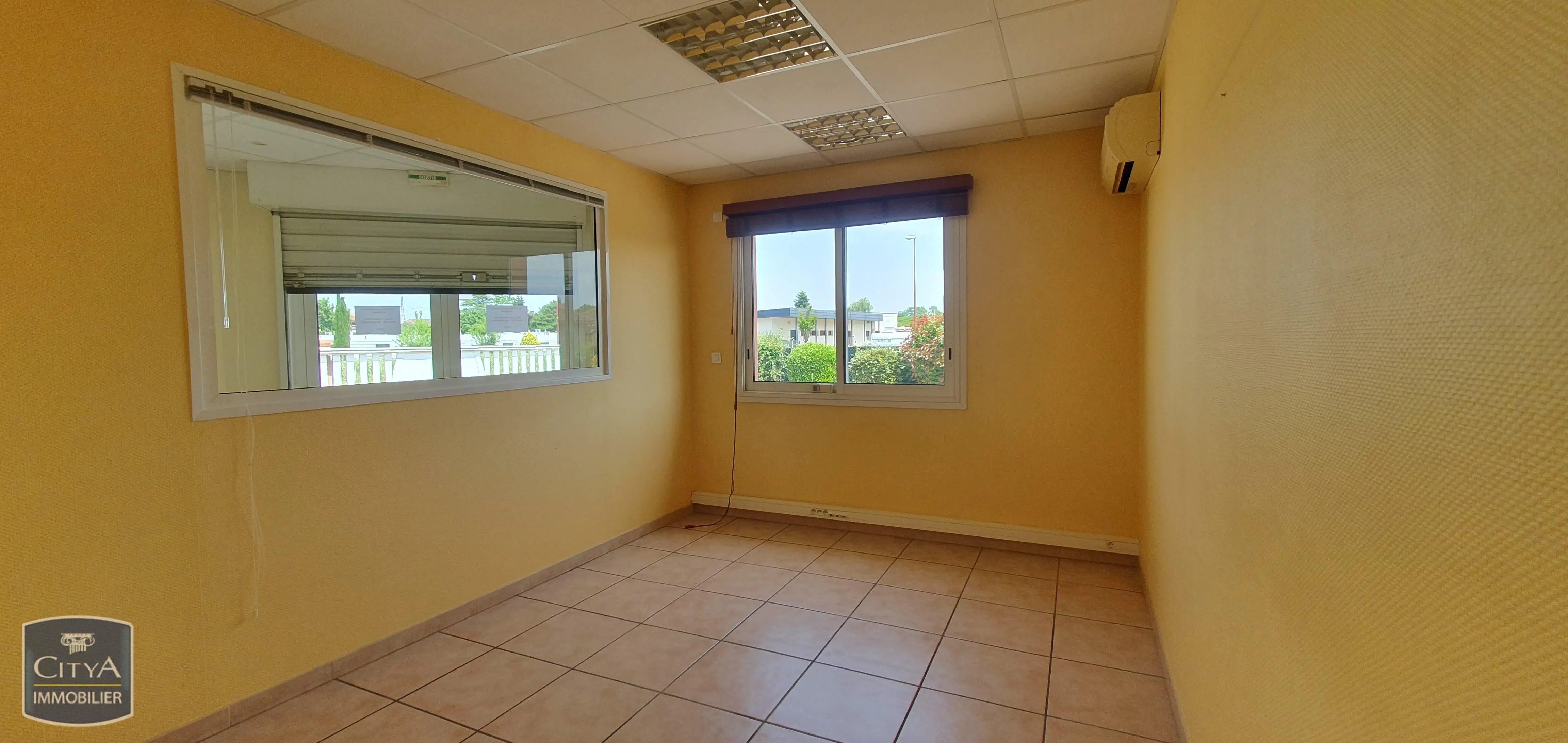 Photo 12 Local Professionnel 170m²