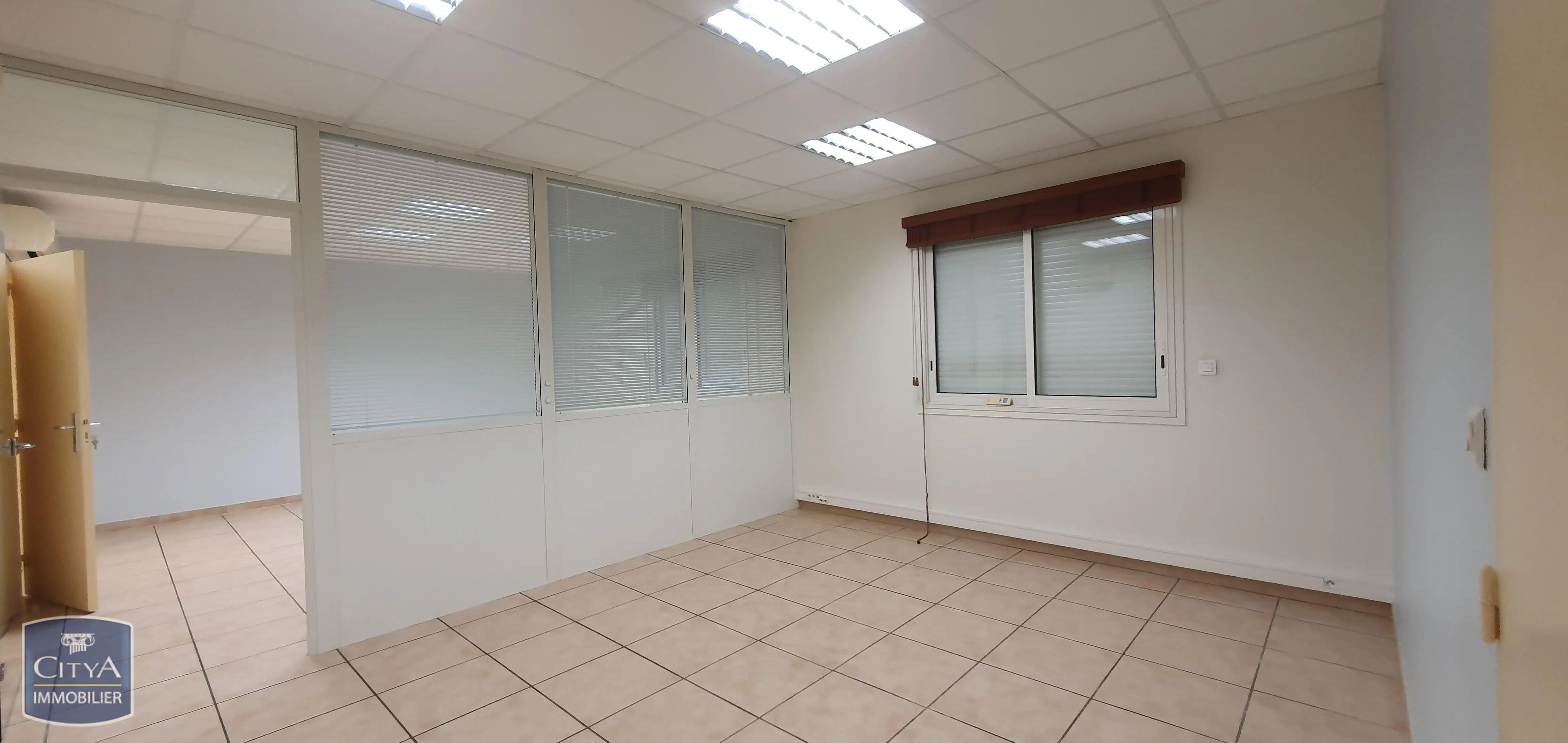 Photo 13 Local Professionnel 170m²