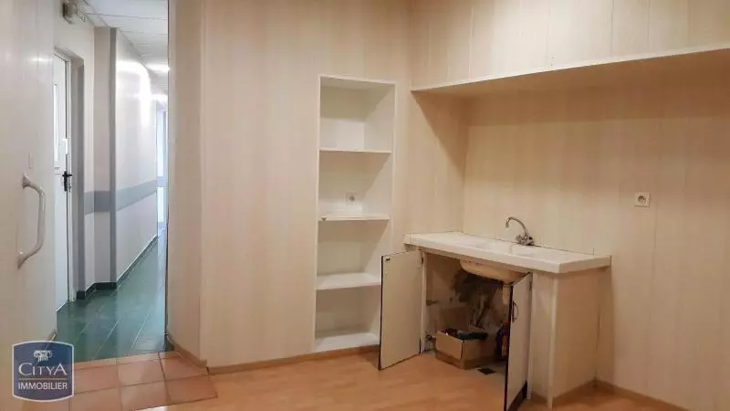 Photo 10 Local Professionnel 13 pièces 443m²